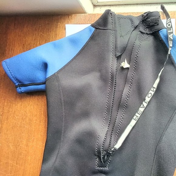 Realon kids size 14 short sleeve wetsuit - Picture 3 of 7